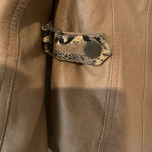 Etcetera tan leather jacket. Size 8 - Picture 5 of 13